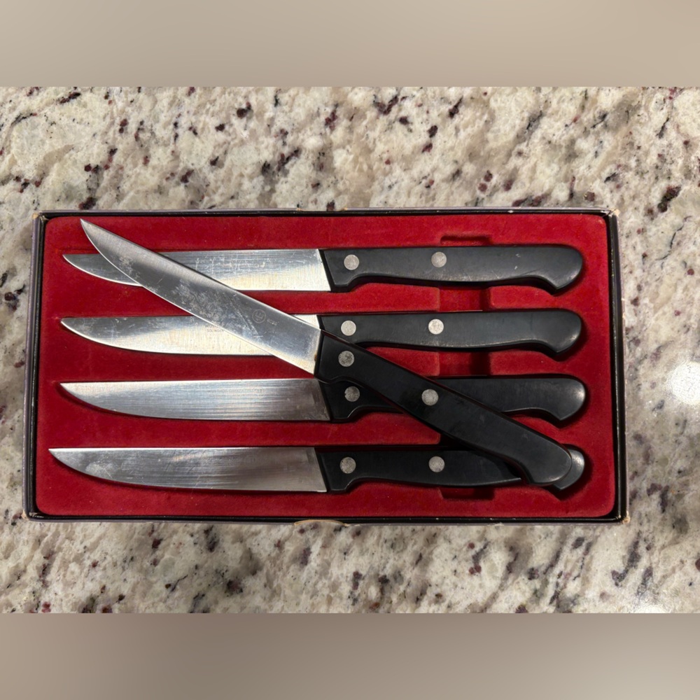 Wuhstof Set of 5 Vintage Black-Handled Steak Knives